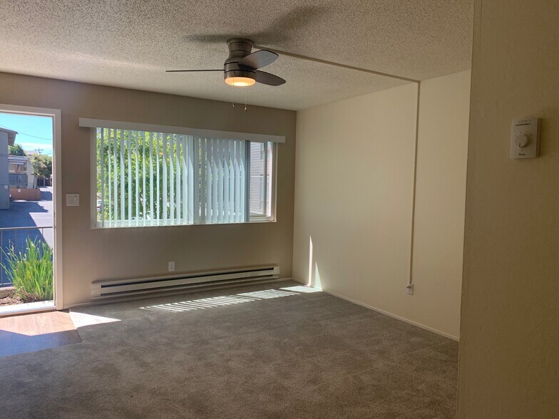 Building Photo - Palm Villa