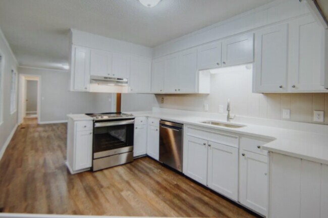 Building Photo - 2475 Drexel Dr