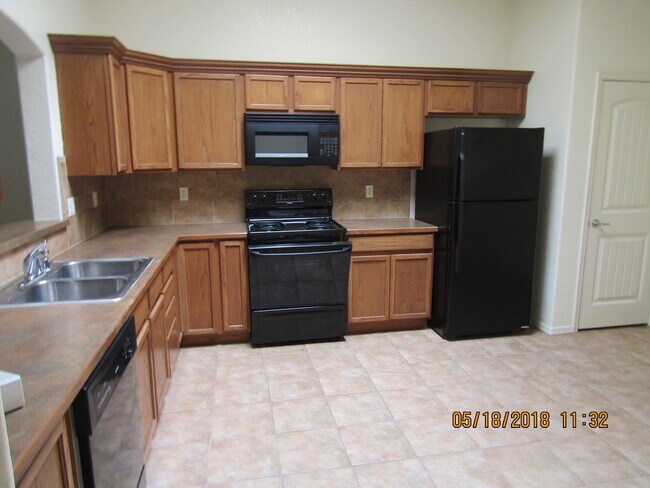 Building Photo - Beautiful 2 Bedroom/2 Bathroom Del Prado Condominium