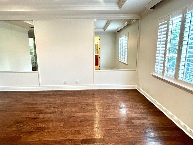 Building Photo - 2024 Foxtail View Ct