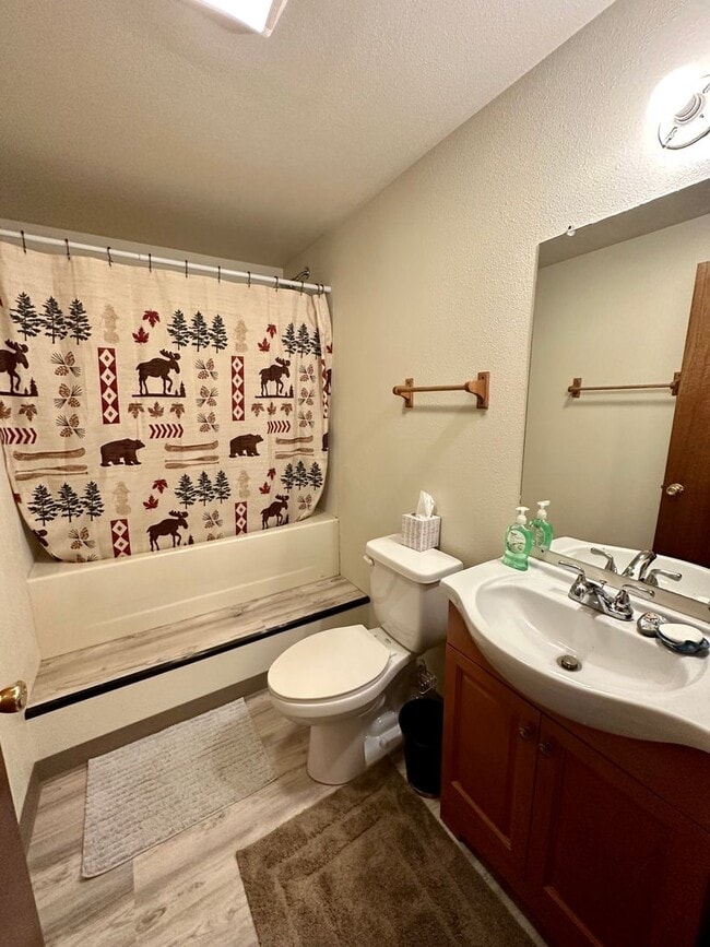 Building Photo - FURNISHED SEASONAL RENTAL