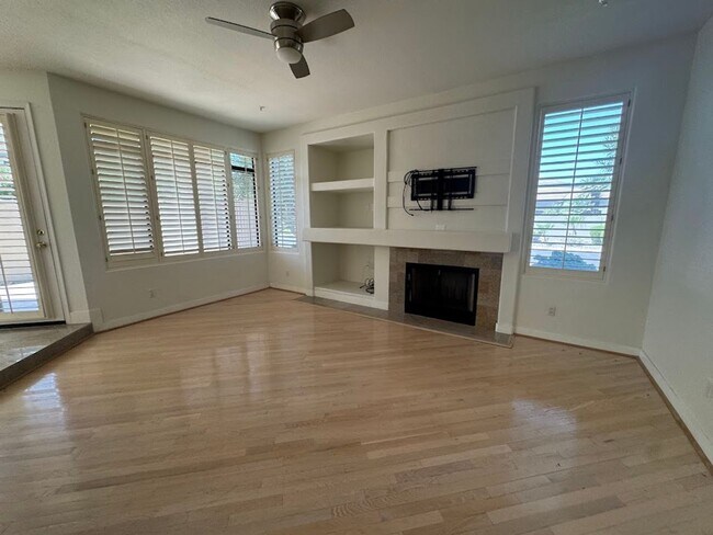 Building Photo - BEAUTIFUL 3 BEDROOM 3 BATHROOM HOME IN GAI...