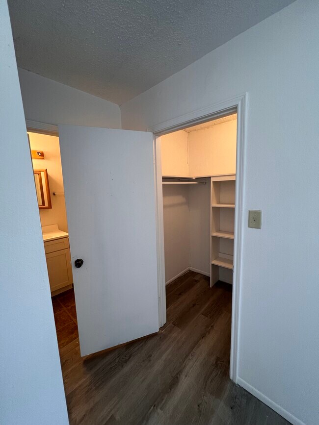 Right walk in closet - 3482 King Bradford Dr