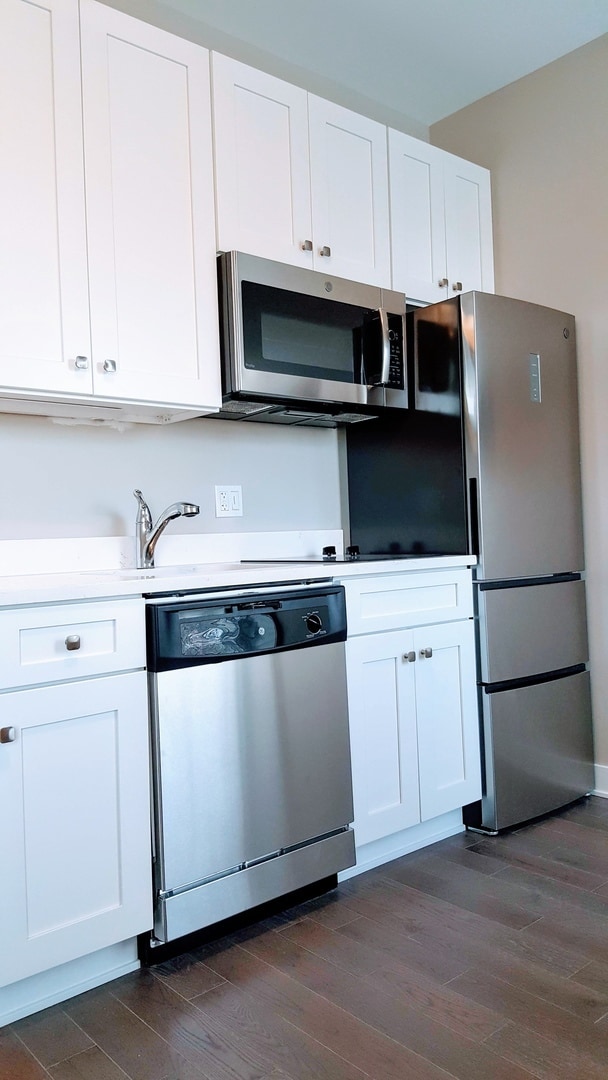 Building Photo - Contemporary studio in Lincoln Park