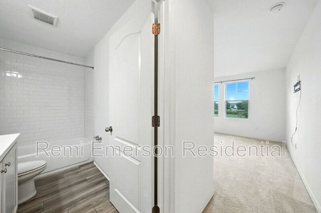 Building Photo - 700 Benoi Dr