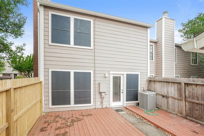 Building Photo - 17263 Saturn Ln