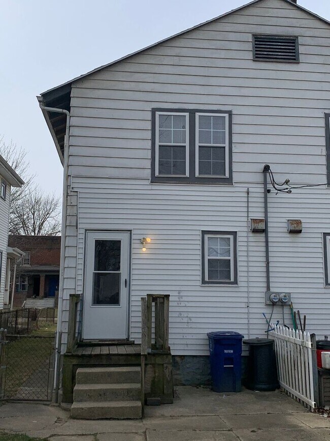 Building Photo - 1094-96 S. Ohio Ave