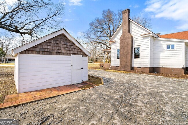 Building Photo - 497 Old Hwy 85