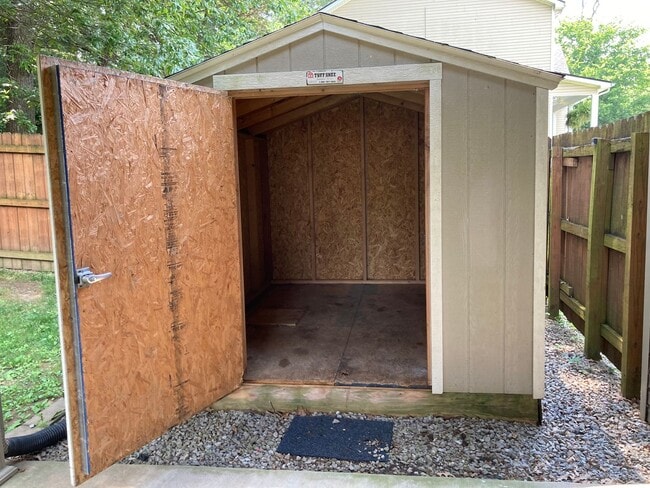 Building Photo - 103 Ashmore Ct