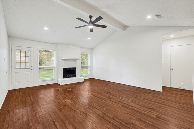 Building Photo - 206 Sweetgum Dr