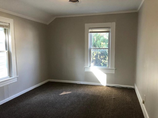 Building Photo - 7807 Wentworth Avenue #Up