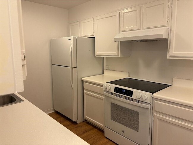 Building Photo - 145 15th St NE