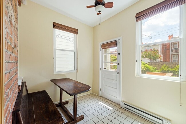 Building Photo - 3 Bedroom Home off of Patterson Ave **Avai...