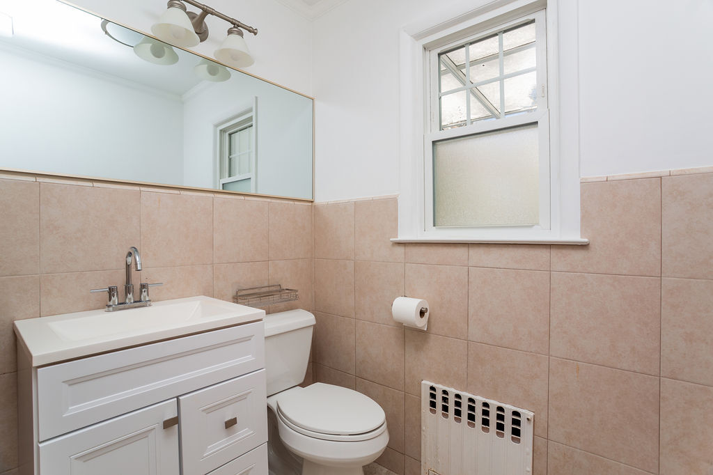 Building Photo - 198 Valley Rd