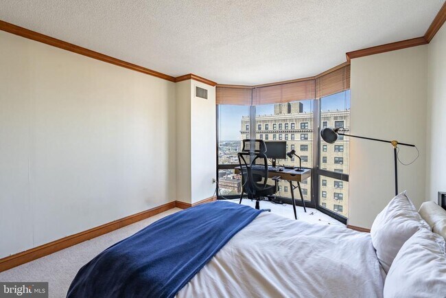 Building Photo - 2018 Walnut St