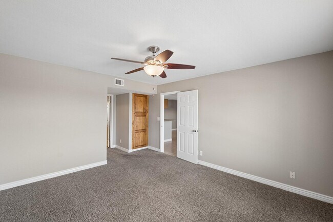 Building Photo - 540 N May