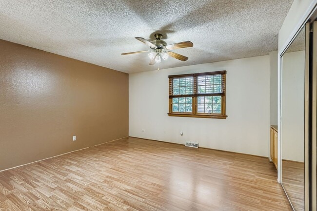 Building Photo - Stunning 3/2.5 home in Arvada!