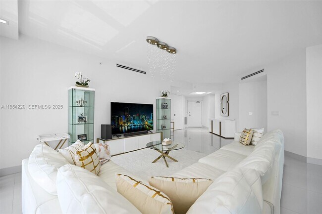 Building Photo - 16485 Collins Ave