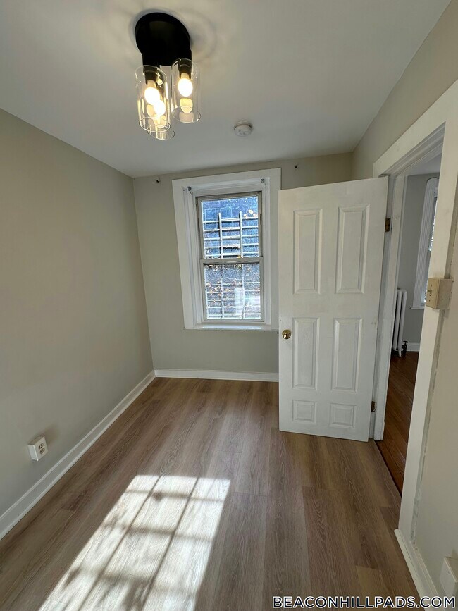 Building Photo - 70 Joy St