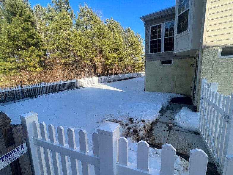 Building Photo - 9523 Evergreen Circle