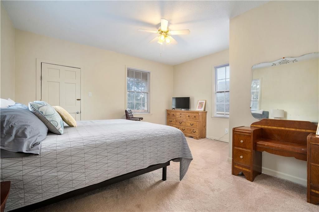 Building Photo - 158 S Cedar St