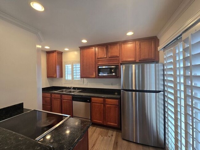 Building Photo - 1 BD / 1 BTH Home on Hornblend with Parking in Pacific Beach San Diego