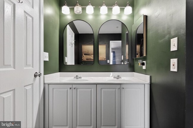 Building Photo - 1221 Rockland Ct