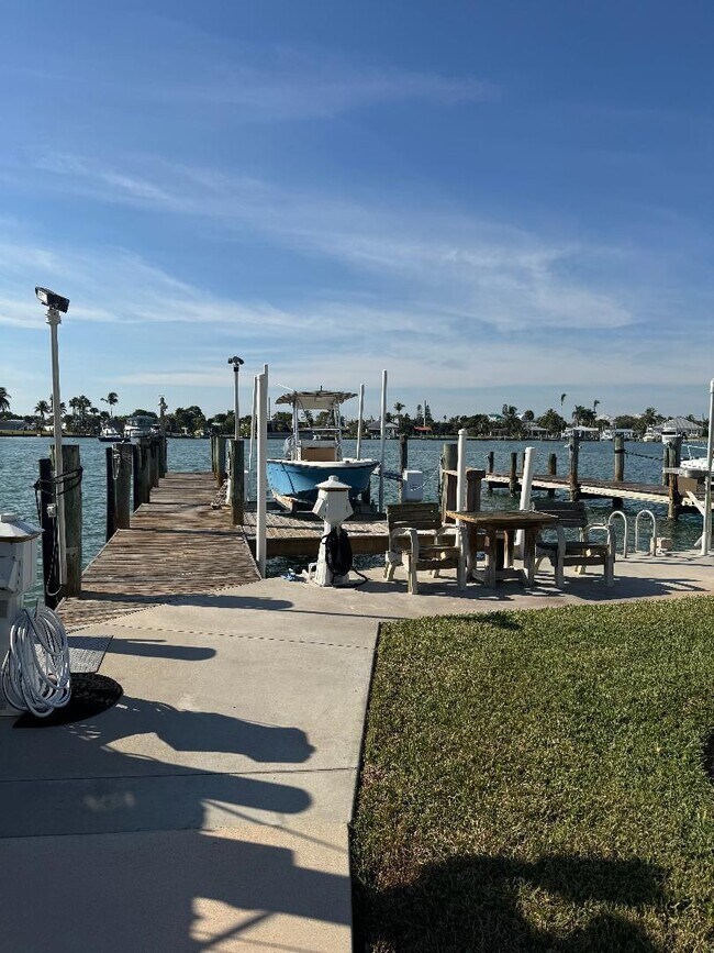 Building Photo - 409 Fernandina St