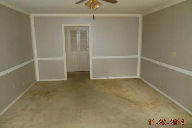Building Photo - 6611 Woodford-