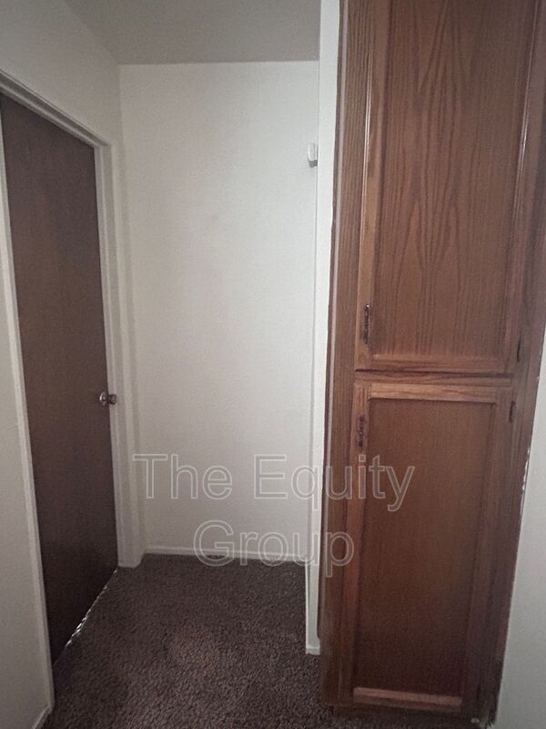 Building Photo - 4224 W Cypress Ave