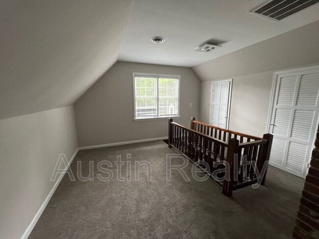Building Photo - 10510 Ladue Rd
