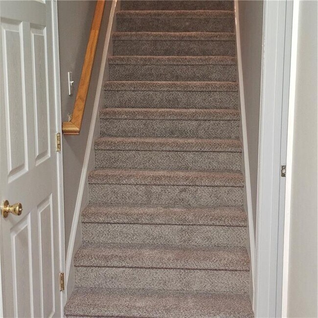 Building Photo - 2318 Talamill Dr NE