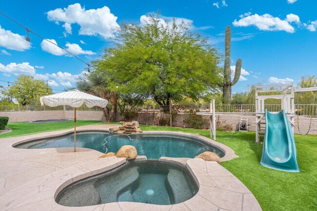 Building Photo - 5404 E Lonesome Trail