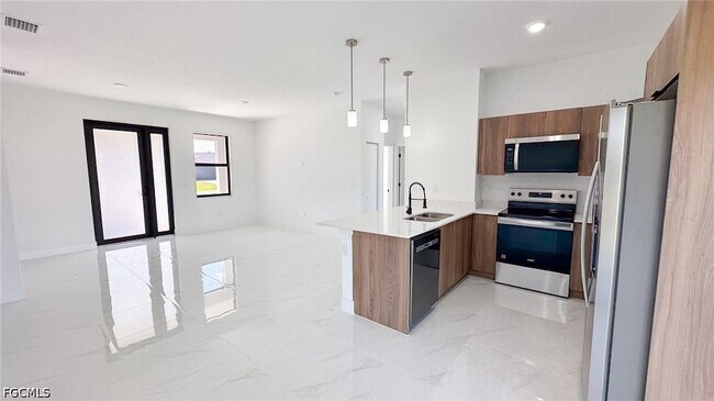 Building Photo - 721 Bering Ave S