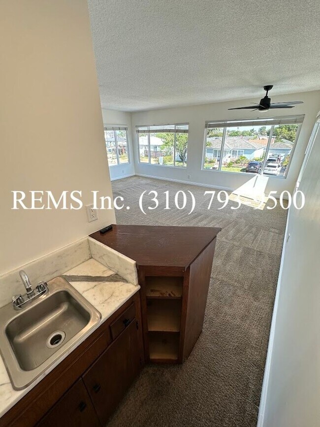 Building Photo - Beautifully Updated Home with 2-Car Garage & Large Bonus Family Room