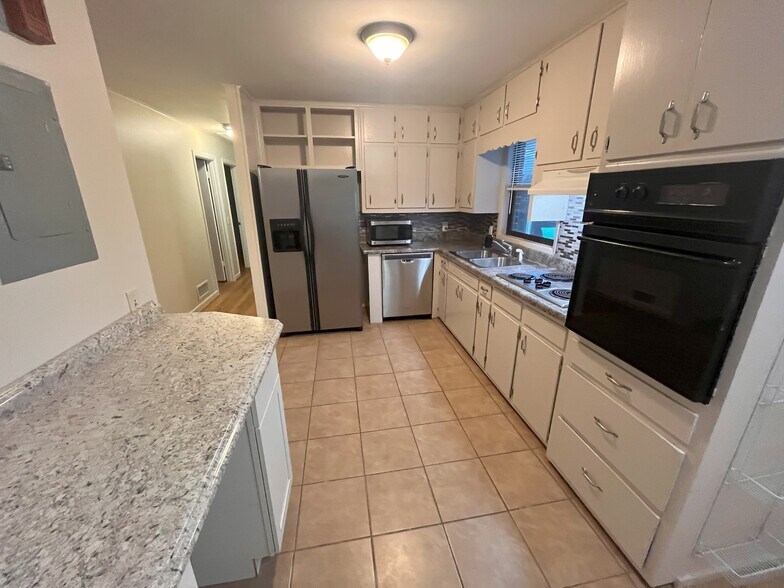 Kitchen view - 1405 Southland Vista Ct NE