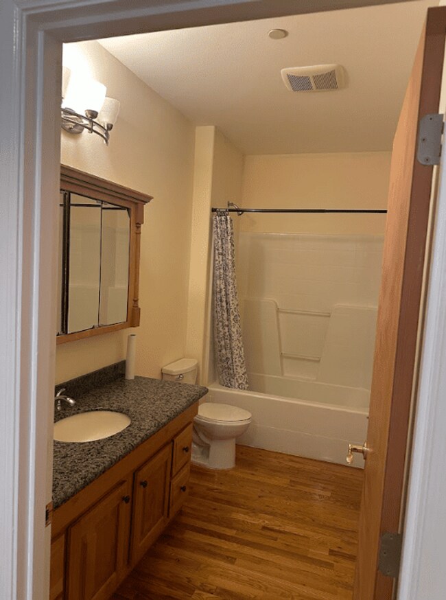 Building Photo - 916
