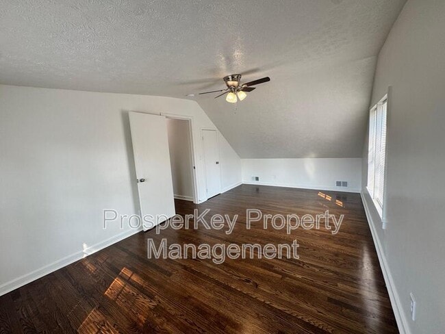 Building Photo - 419 Victoria Dr