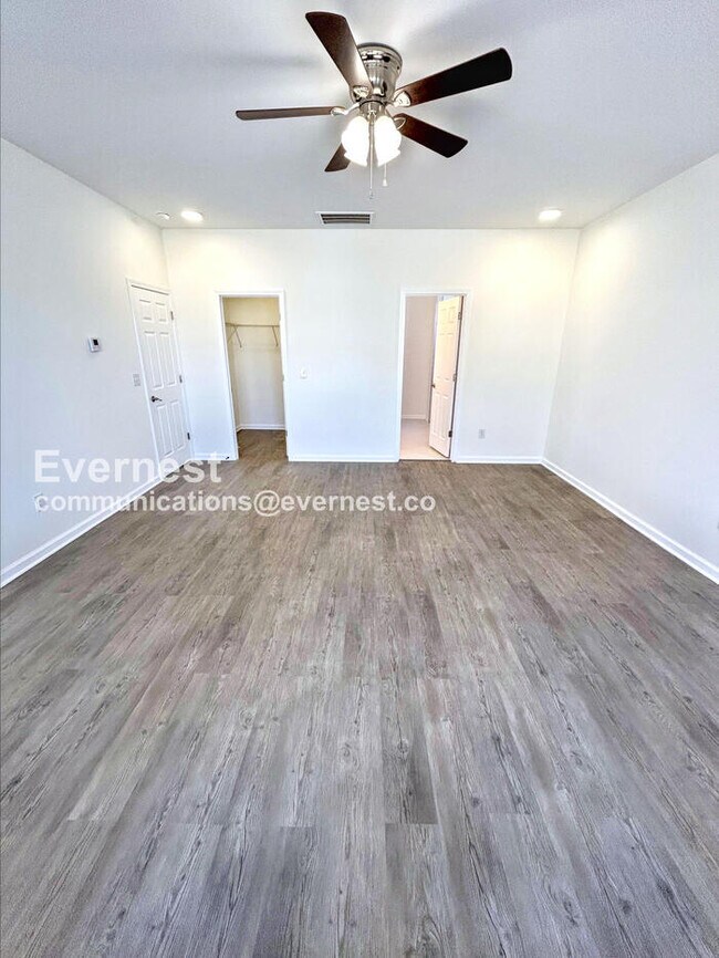 Building Photo - 1372 Robins Nest Drive