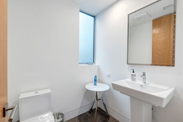 Building Photo - 16518 Moorpark St