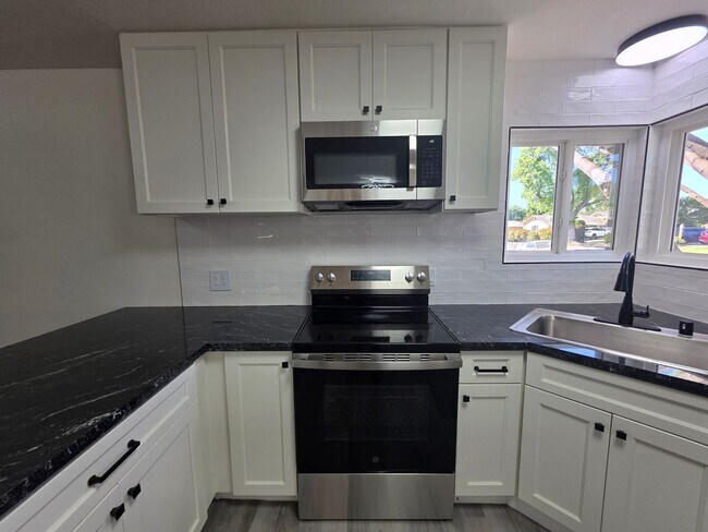 Building Photo - Remodeled Single Story in College neighborhood!