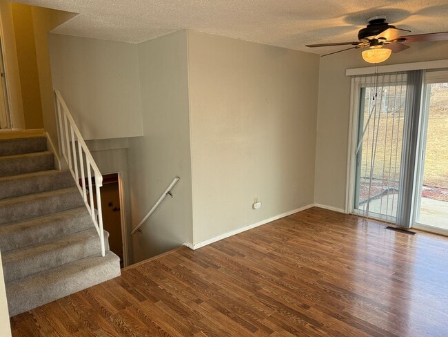 Building Photo - 4 Bedroom, 2 Bath Home for Rent