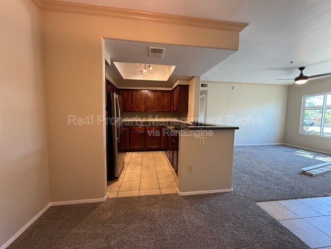 Building Photo - 750 E Northern Ave