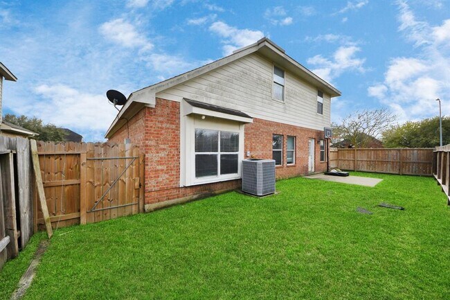 Building Photo - 2142 Vermillion Oak St