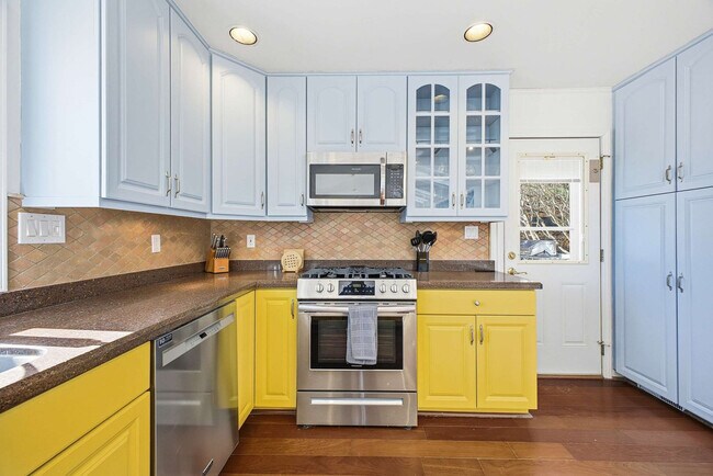 Building Photo - 12 Apple Tree Way