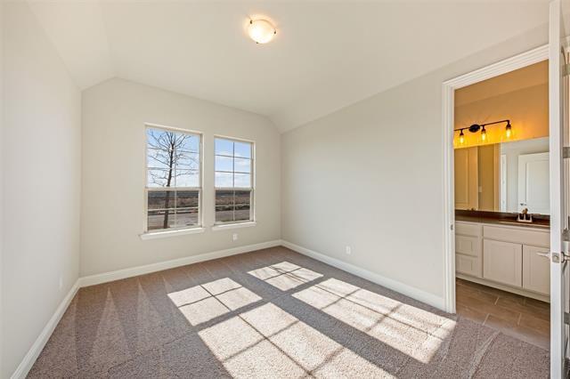 Building Photo - 2813 Carisbrooke St