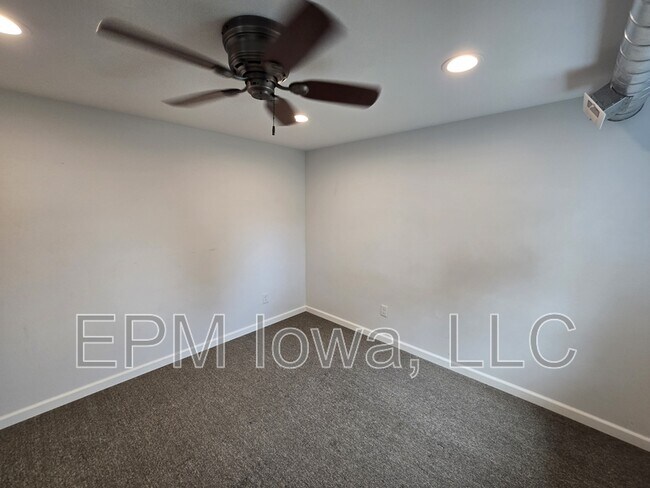 Building Photo - 904 W Welsh St
