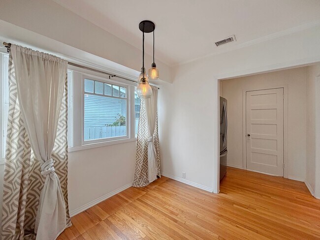 Building Photo - Stunning 3BD/1.5BA Home in North Park W/ W...
