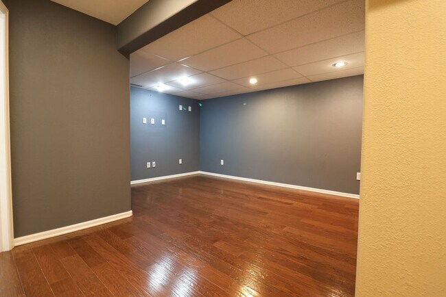 Building Photo - Beautiful Updated Town Home in Fort Collins