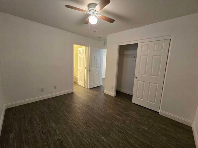 Building Photo - A Fabulous 5 Bedroom Home in Henderson